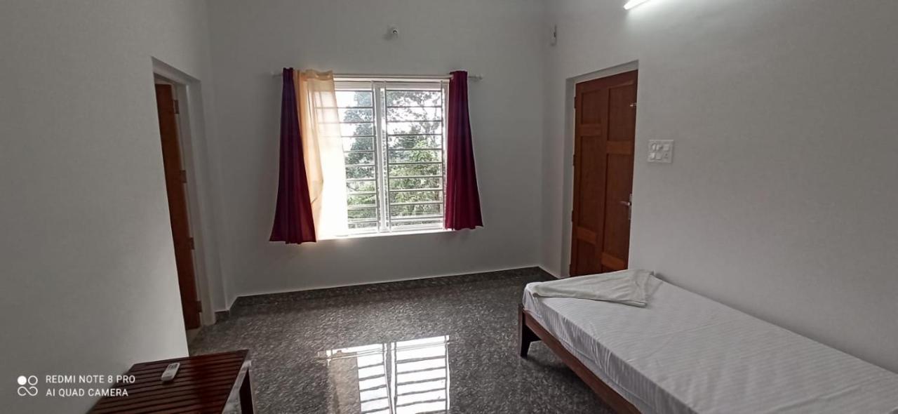 3R Residency Munnar Hostel Exterior photo