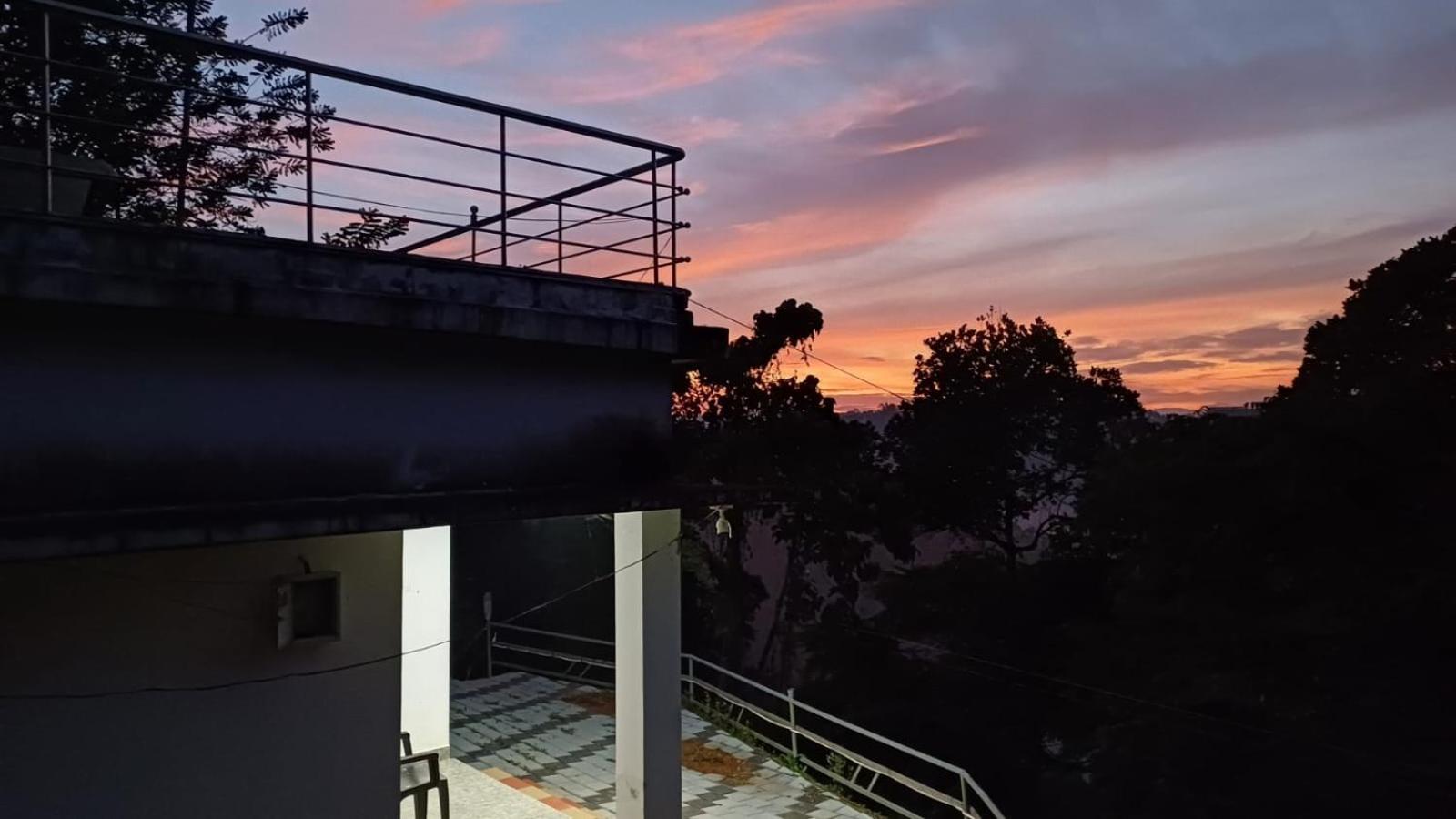 3R Residency Munnar Hostel Exterior photo